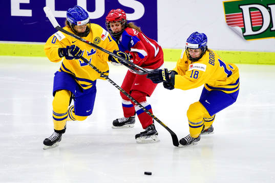 Rysslands Yelena Dergacgyova (m) Sveriges Emilia Andersson