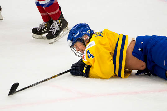 Sveriges Jenni Asserholt har ont