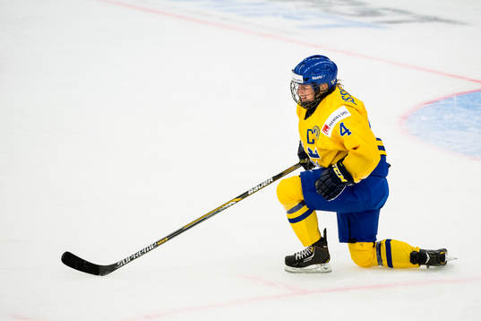 Sveriges Jenni Asserholt har ont