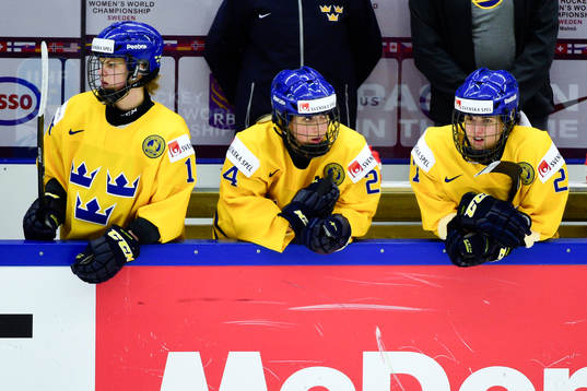 Sveriges Anna Borqvist, Erika Grahm och Emma Nordin deppar