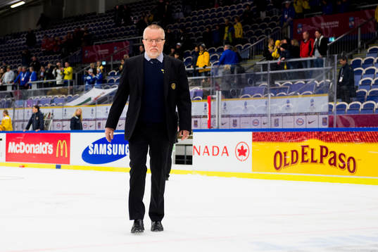 Sveriges förbundskapten Leif Boork deppar när han lämnar