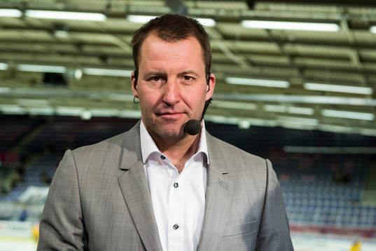 SVTs expert Mikael Renberg i SVTs studio
