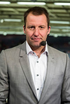 SVTs expert Mikael Renberg i SVTs studio