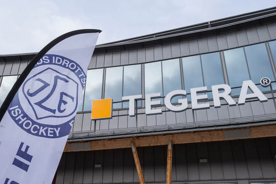 Exteriör av Tegera Arena innan ishockeymatchen i kvalet