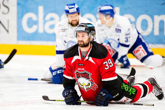 Malmö Redhawks Eric Himelfarb värmer upp före