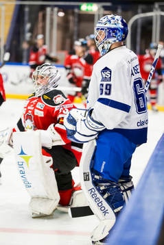 Malmö Redhawks målvakt Niko Hovinen och Leksands målvakt