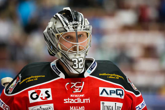 Malmö Redhawks målvakt Niko Hovinen innan ishockeymatchen