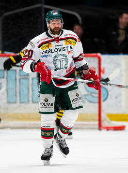 Tingsryds Kari Sihvonen ser deppig ut