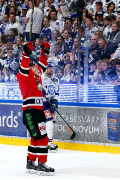 Malmö Redhawks Björn Svensson jublar