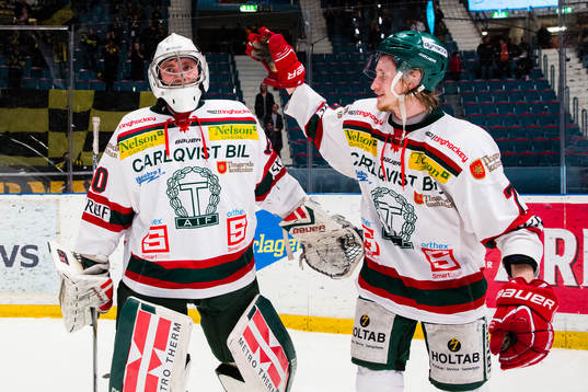 Tingsryds målvakt Andreas Hörberg och Kevin Ekman Larsson