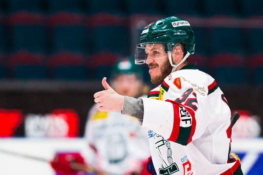 Tingsryds Robin Olsson gör tummen upp