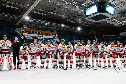 Tingsryds spelare tackar pubiken