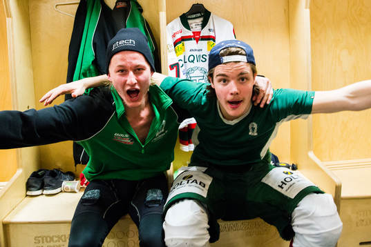 Tingsryds Adam Persson och Hannes Johansson jublar i