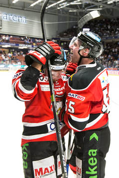 Malmös Johan Björk jublar ishockeymatchen i kvalet till