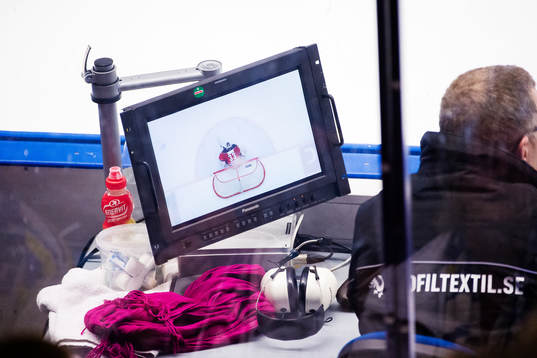 En monitor som visar Malmö Redhawks målvakt Niko Hovinen