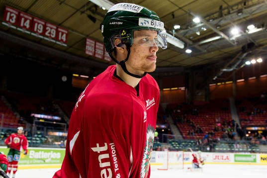 Frölundas Max Görtz värmer upp