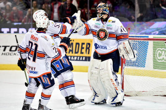 Växjös Eddie Larsson och målvakt Cristopher Nihlstorp