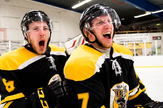 Panterns Carl-Johan Sjögren och Filip Windlert  jublar