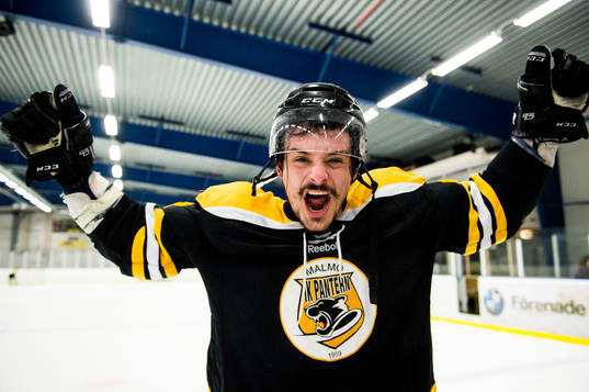 Panterns Viktor Sundström jublar