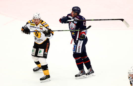 Efter hakning av Linköpings Jakub Vrana