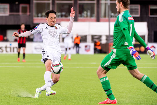 Östersunds Seon-Min Moon oroar framför Brommapojkarnas