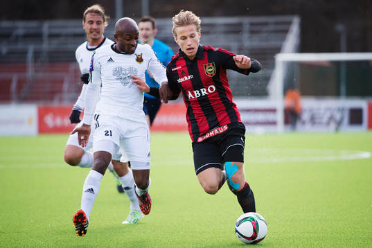 Östersunds målvakt Aly Krita och Brommapojkarnas Daniel