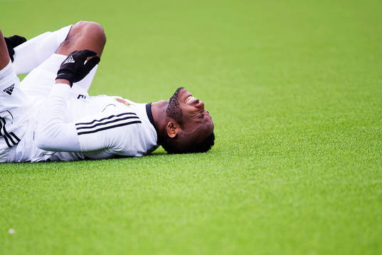 Östersunds Michael Junior Omoh får ont