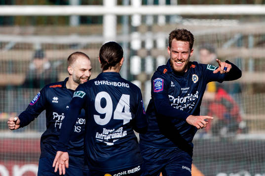 Utsiktens Anders Mogren (h) jublar