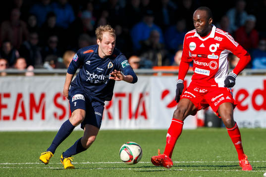 Utsiktens Joakim Edström och Degerfors Boris Lumbana
