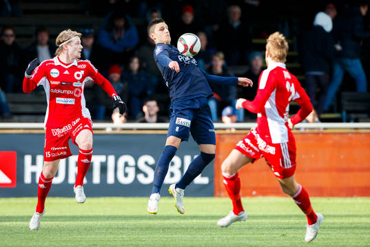 Degerfors Erik Nilsson och Utsiktens Luka Mijaljevic