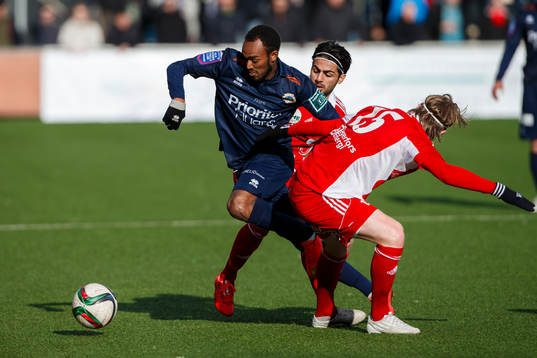 Utsiktens David Johansson tar sig förbi Degerfors Erik