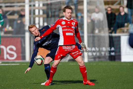 Utsiktens Robin Jonsson och Degerfors Simon Molander
