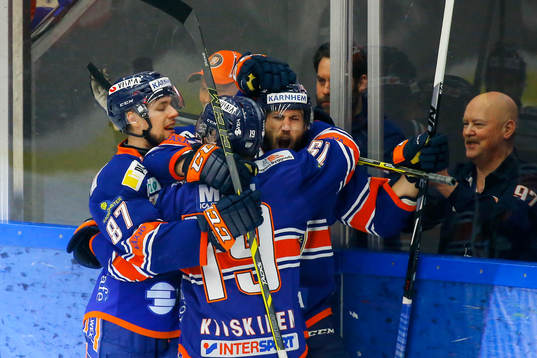Växjös Jeff Tambellini jublar