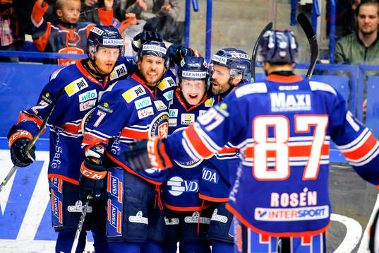 Växjös Tuomas Kiiskinen jublar