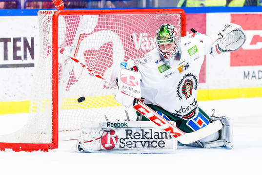 Växjös Josh Hennessy (ej i bild) gör 3-0 målet bakom