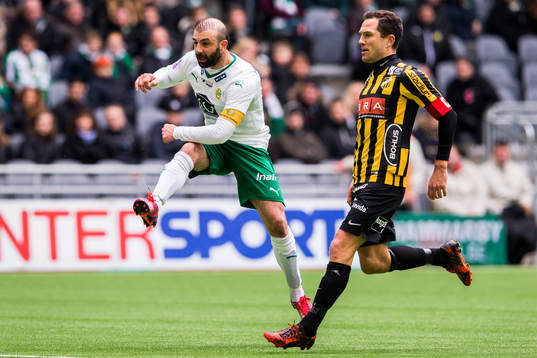 Hammarbys Kennedy Bakircioglu med ett skott
