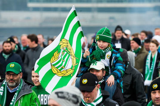 Hammarbys supportrar marscherar över Södermalm