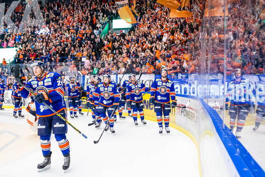 Växjös spelare hyllas av supportrarna