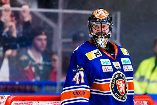 Växjös målvakt Cristopher Nihlstorp skrattar