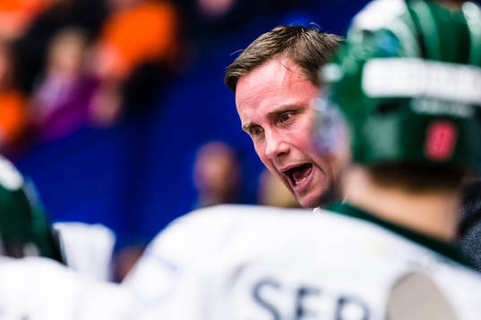 Frölundas tränare Roger Rönnberg skriker