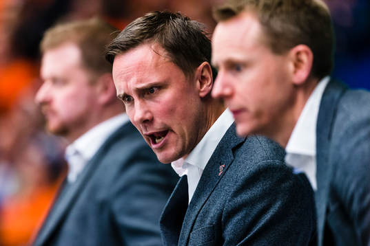 Frölundas tränare Roger Rönnberg skriker
