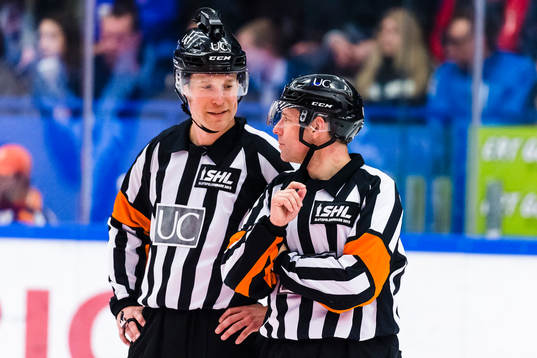 Domare Tobias Björk och Domare Wolmer Edqvist