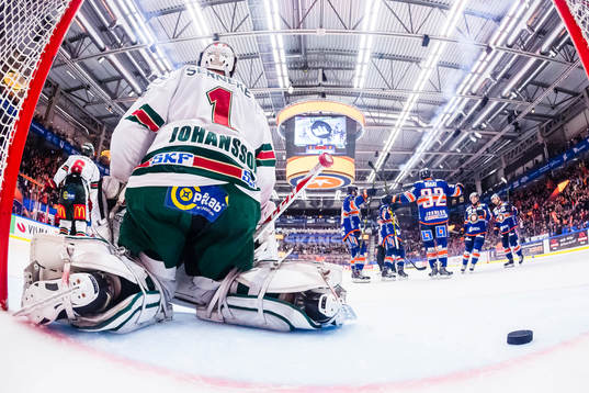 Frölundas målvakt Lars Johansson deppar