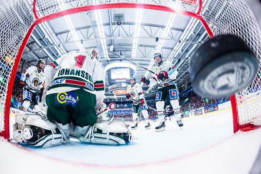 Växjös Nick Johnson gör 4-0 målet bakom Frölundas
