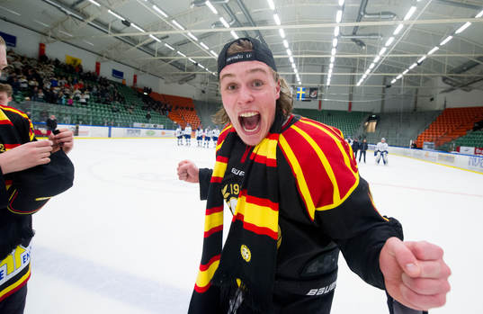 Lucas Carlsson jublar