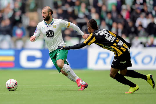 Hammarbys Kennedy Bakircioglu och Häckens Nasiru Mohammed