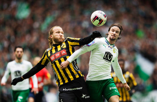 Häckens Emil Wahlström utmanas av Hammarbys Linus