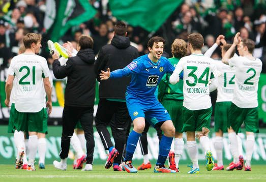 Hammarbys målvakt Johannes Hopf jublar