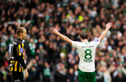 Häckens Simon Gustafson deppar samtidigt som Hammarbys