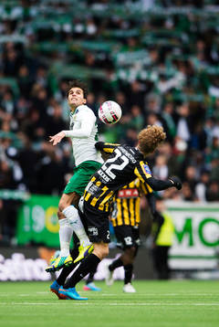 Hammarbys Lars Fuhre och Häckens Samuel Gustafson i en